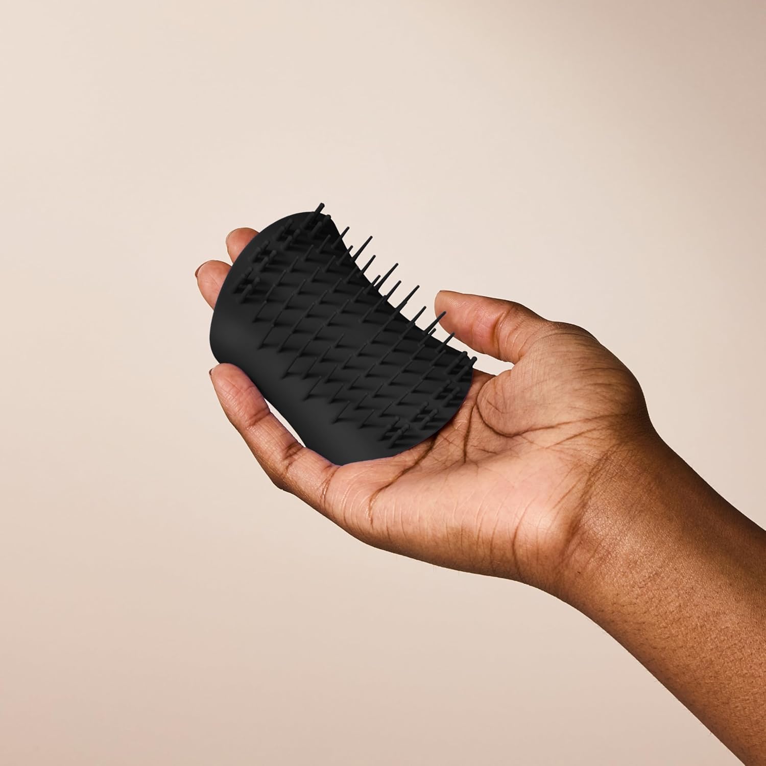 Tangle Teezer the Scalp Exfoliator & Massager - Perfect for Hair Treatment & Scalp Detox - Removes Dirt & Dead Skin Cells - Use in Shower or with Hair Oil - Onyx Black